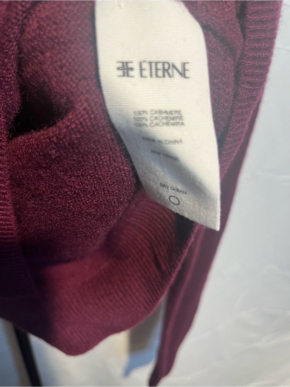ÉTERNE Francis Classic Soft Crewneck Cashmere Sweater Olive & Burgundy
XS/S M/L - Picture 14 of 15